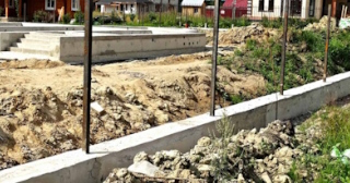 Фундамент под забор заказать в Североморске - заливка фундамента для забора | от 1562 за п.м.